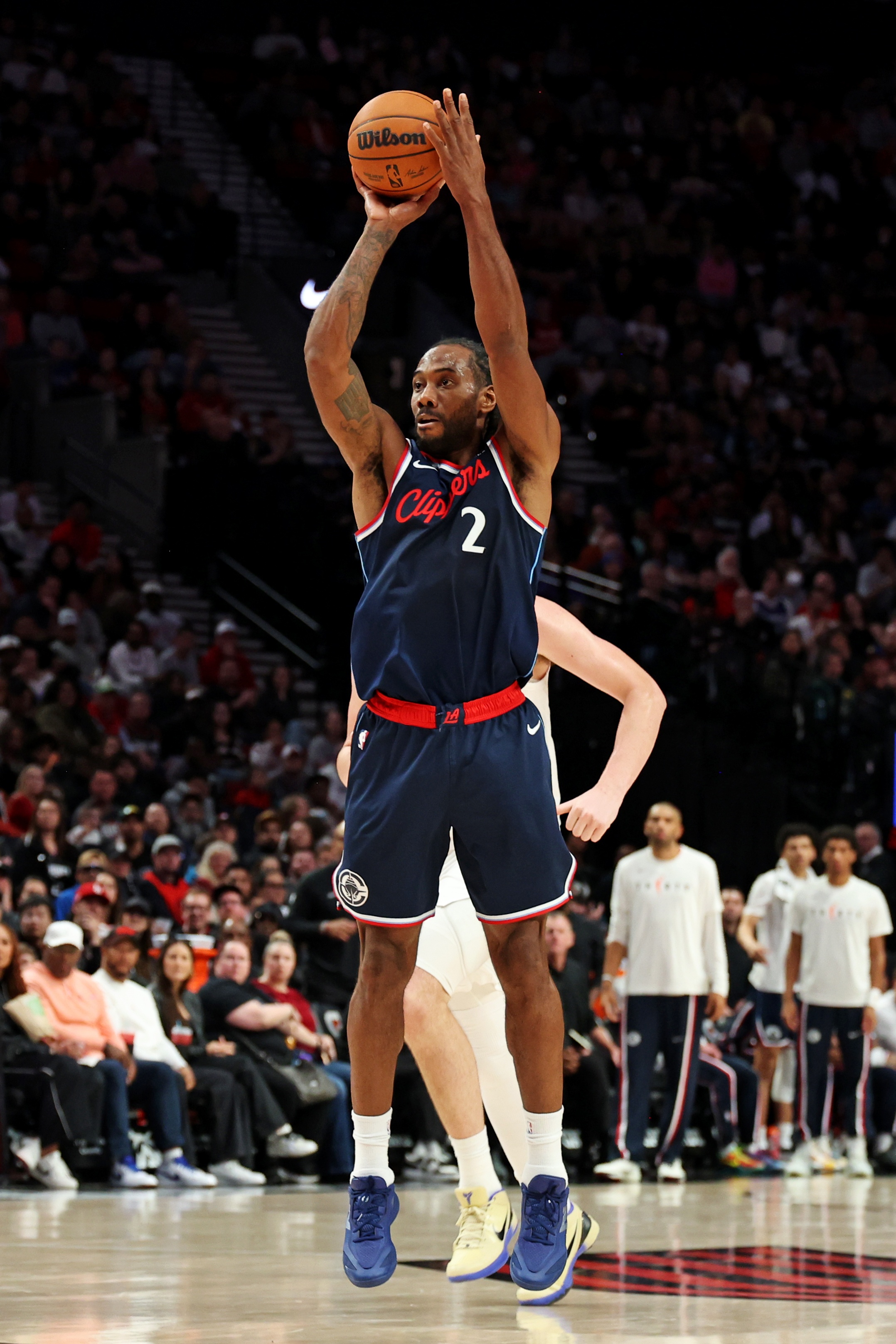 开云体育下载-媒体人:快船连续两次被开拓者暴打 限制小卡其他人放不放无所谓